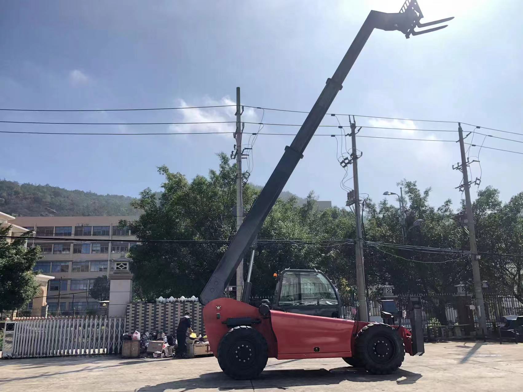  Empilhadeira telescópica versátil GTF40 para manuseio de materiais